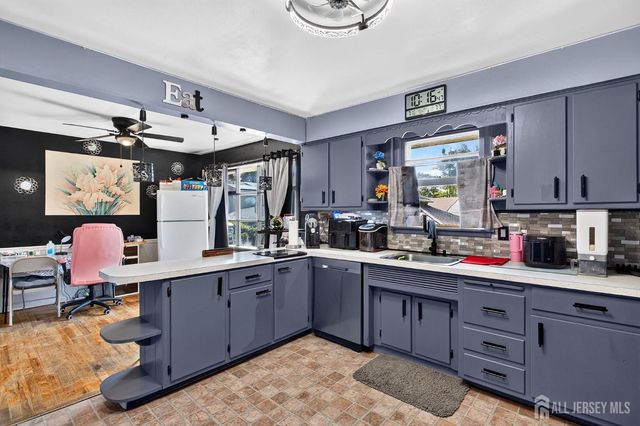 51 Woodrow Avenue, Piscataway, NJ 08854