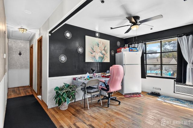 51 Woodrow Avenue, Piscataway, NJ 08854