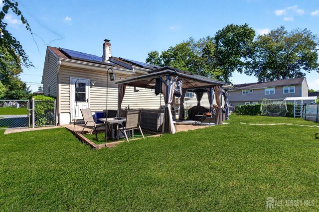 51 Woodrow Avenue, Piscataway, NJ 08854