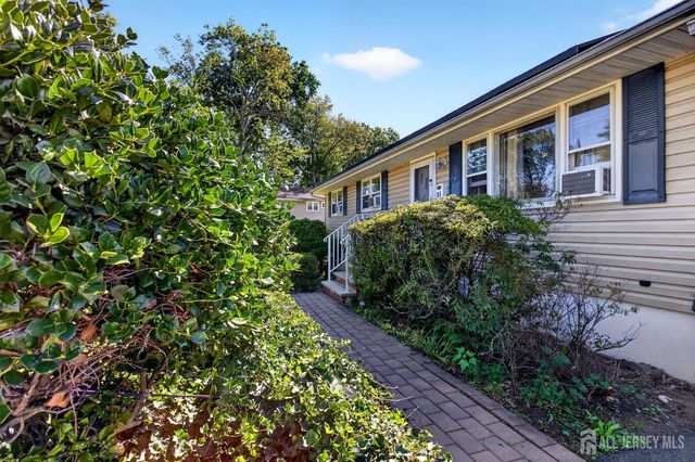 51 Woodrow Avenue, Piscataway, NJ 08854