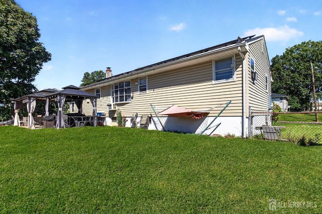 51 Woodrow Avenue, Piscataway, NJ 08854