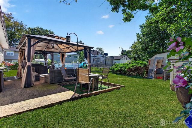 51 Woodrow Avenue, Piscataway, NJ 08854
