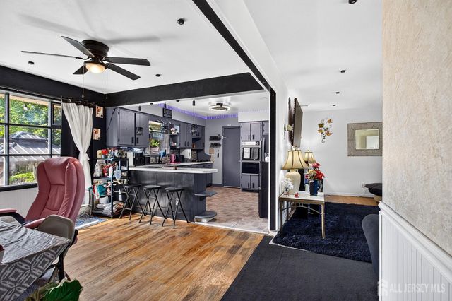 51 Woodrow Avenue, Piscataway, NJ 08854