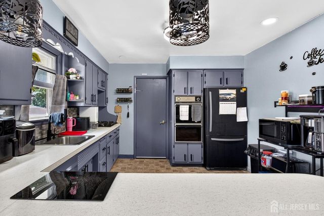 51 Woodrow Avenue, Piscataway, NJ 08854
