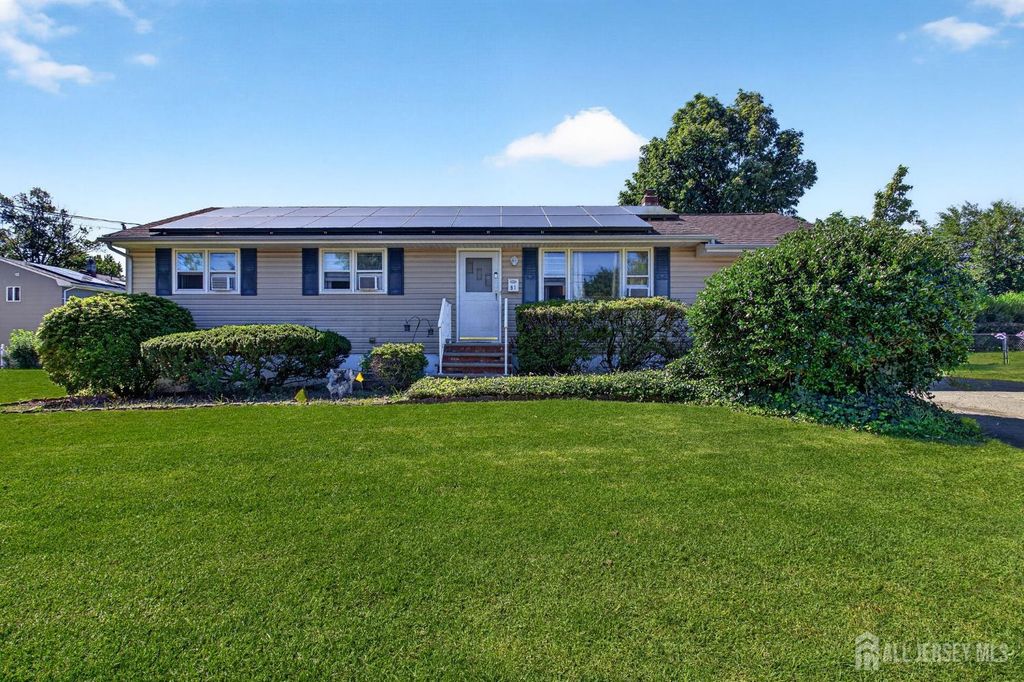 51 Woodrow Avenue, Piscataway, NJ 08854