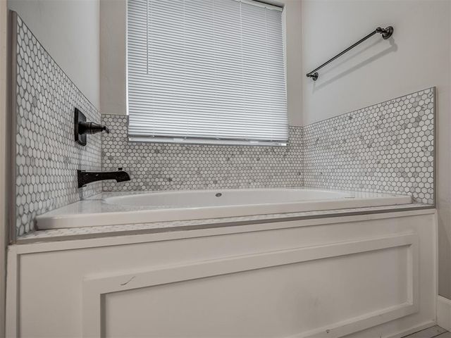 5813 NW 159th Street, Edmond, OK 73013