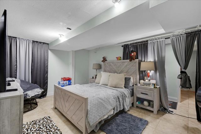 423 Lincoln Rd Extension, Hyannis, MA 02601