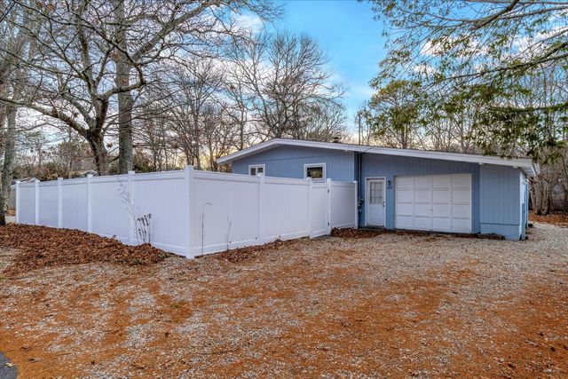 423 Lincoln Rd Extension, Hyannis, MA 02601