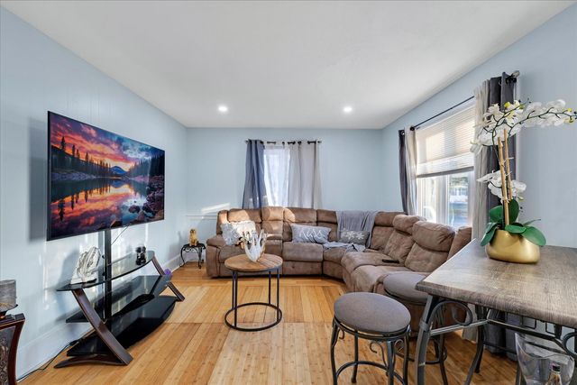 423 Lincoln Rd Extension, Hyannis, MA 02601