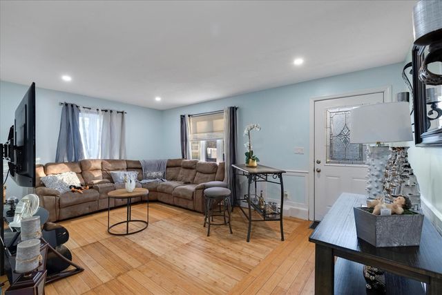 423 Lincoln Rd Extension, Hyannis, MA 02601