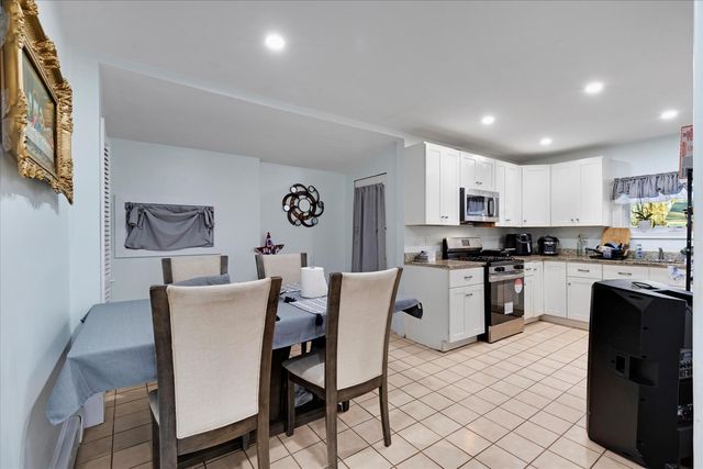 423 Lincoln Rd Extension, Hyannis, MA 02601