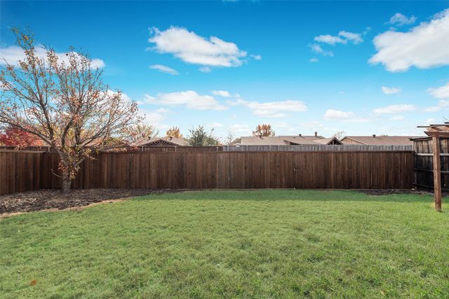 5612 Pearce Street, The Colony, TX 75056