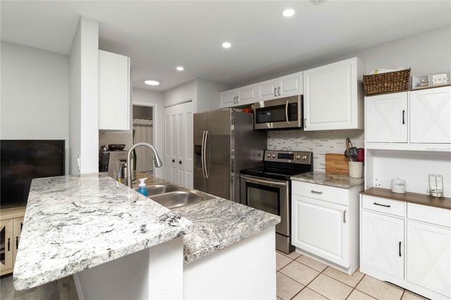 14101 VILLAGE VIEW DRIVE, Tampa, FL 33624