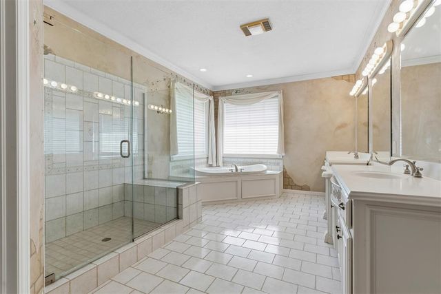 617 W Riverwalk Court, Norman, OK 73072