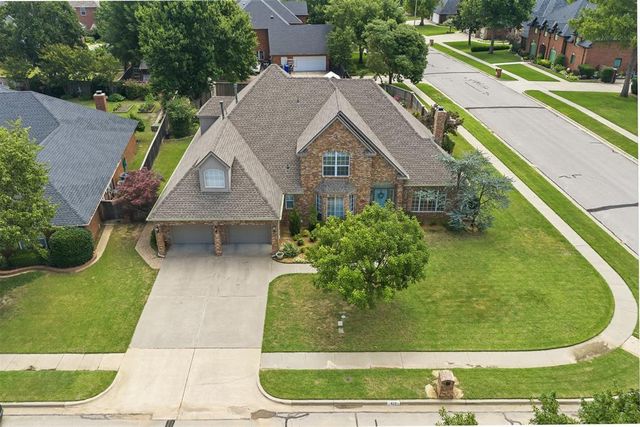 617 W Riverwalk Court, Norman, OK 73072
