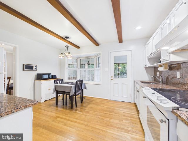 8714 OLD COURTHOUSE RD, Vienna, VA 22182