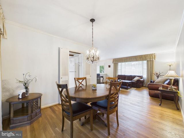 8714 OLD COURTHOUSE RD, Vienna, VA 22182