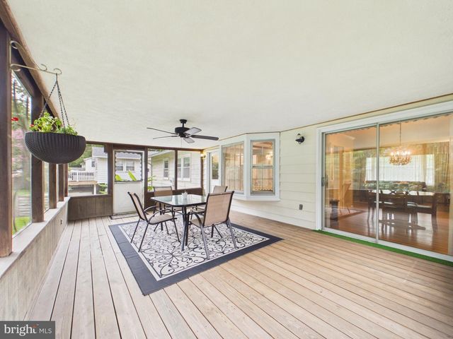 8714 OLD COURTHOUSE RD, Vienna, VA 22182