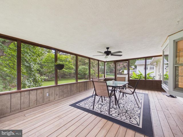 8714 OLD COURTHOUSE RD, Vienna, VA 22182