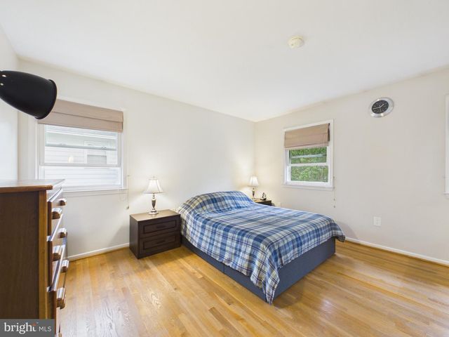 8714 OLD COURTHOUSE RD, Vienna, VA 22182