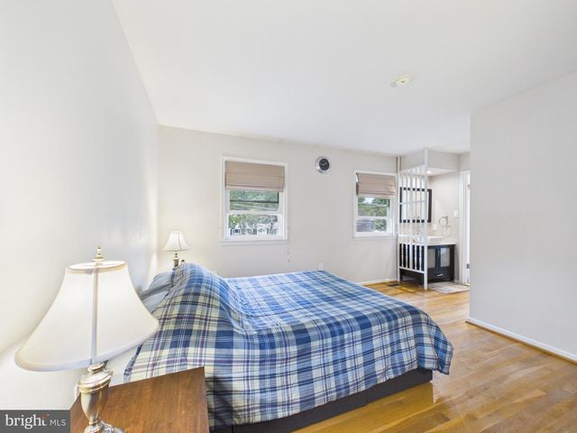 8714 OLD COURTHOUSE RD, Vienna, VA 22182