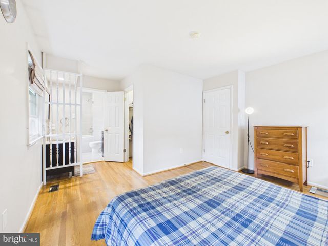 8714 OLD COURTHOUSE RD, Vienna, VA 22182