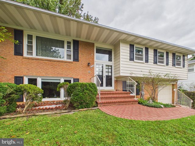 8714 OLD COURTHOUSE RD, Vienna, VA 22182