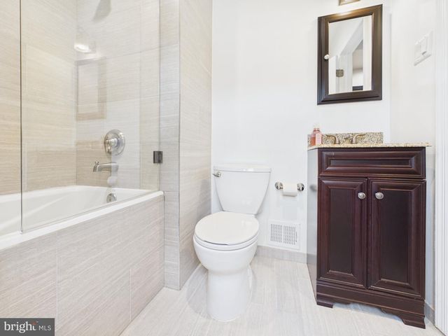 8714 OLD COURTHOUSE RD, Vienna, VA 22182