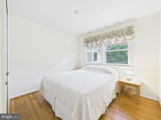 8714 OLD COURTHOUSE RD, Vienna, VA 22182