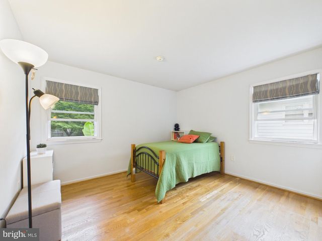 8714 OLD COURTHOUSE RD, Vienna, VA 22182