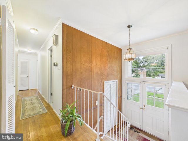8714 OLD COURTHOUSE RD, Vienna, VA 22182