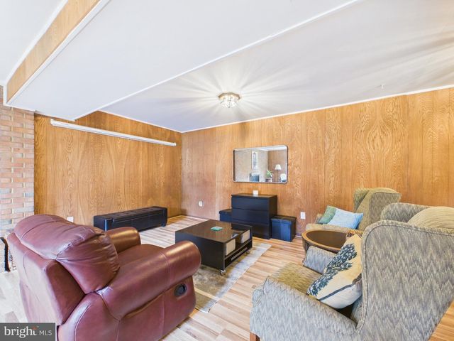 8714 OLD COURTHOUSE RD, Vienna, VA 22182