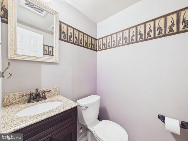 8714 OLD COURTHOUSE RD, Vienna, VA 22182