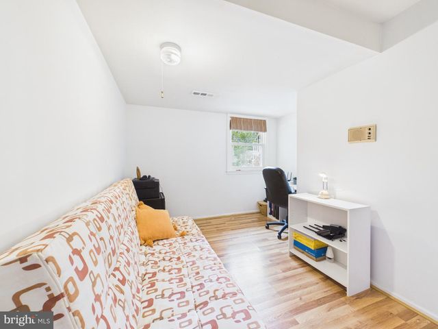 8714 OLD COURTHOUSE RD, Vienna, VA 22182
