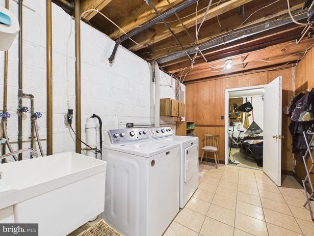 8714 OLD COURTHOUSE RD, Vienna, VA 22182
