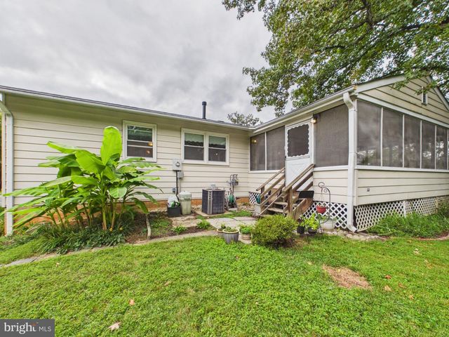 8714 OLD COURTHOUSE RD, Vienna, VA 22182