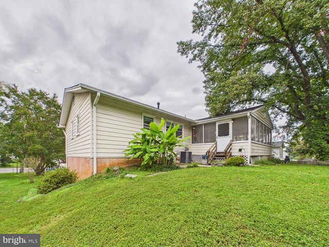 8714 OLD COURTHOUSE RD, Vienna, VA 22182