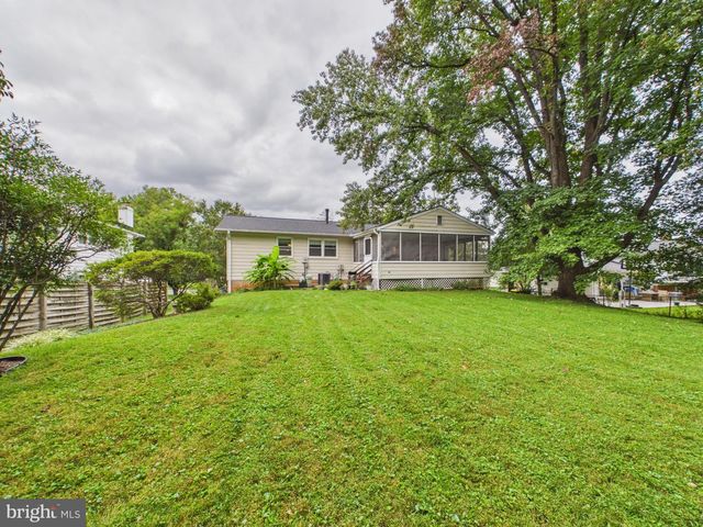 8714 OLD COURTHOUSE RD, Vienna, VA 22182
