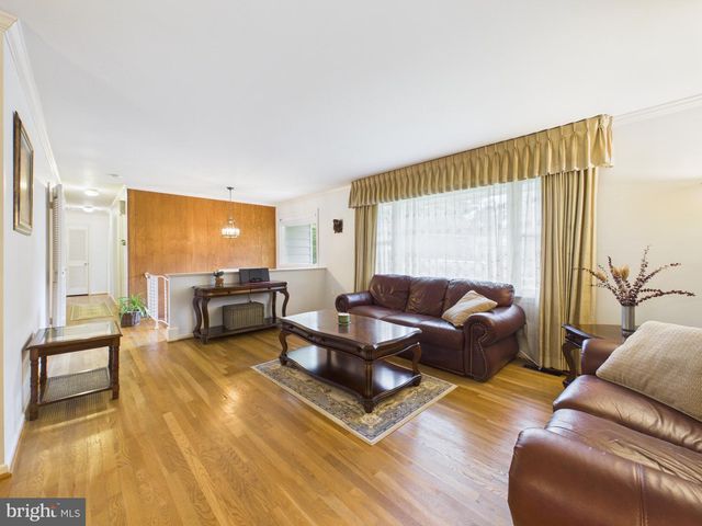 8714 OLD COURTHOUSE RD, Vienna, VA 22182
