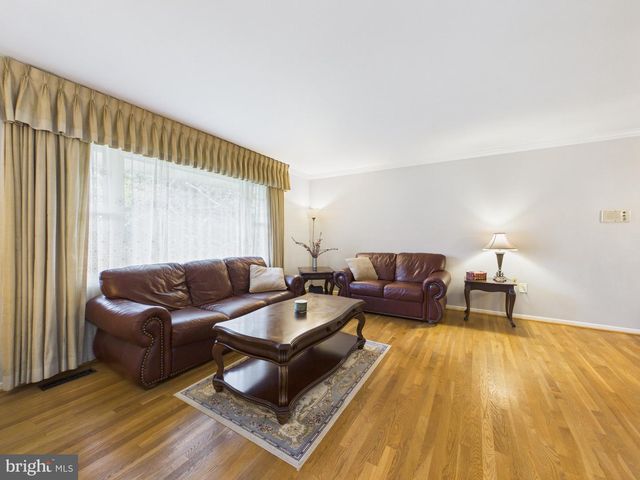 8714 OLD COURTHOUSE RD, Vienna, VA 22182