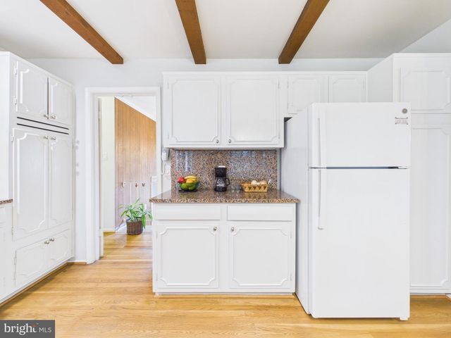 8714 OLD COURTHOUSE RD, Vienna, VA 22182