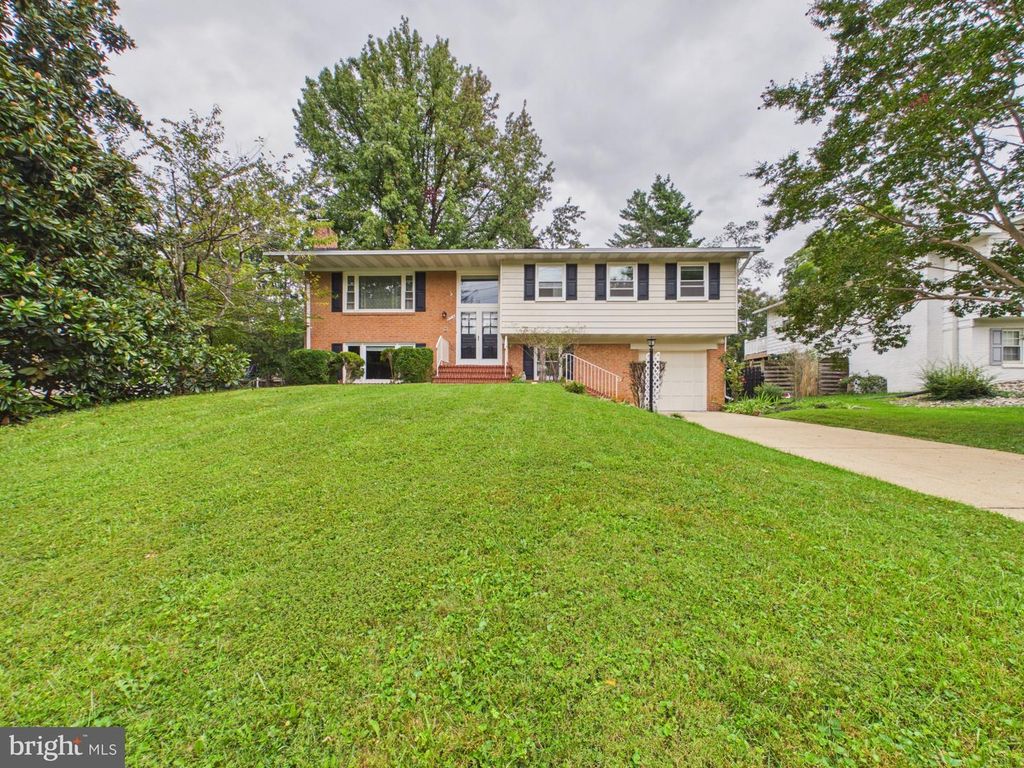 8714 OLD COURTHOUSE RD, Vienna, VA 22182