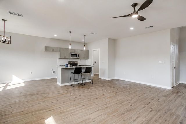 2604 Creekview Drive, Granbury, TX 76048