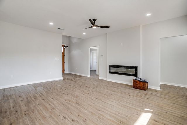 2604 Creekview Drive, Granbury, TX 76048