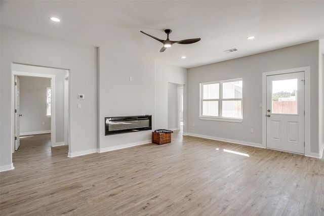 2604 Creekview Drive, Granbury, TX 76048