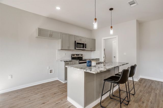2604 Creekview Drive, Granbury, TX 76048
