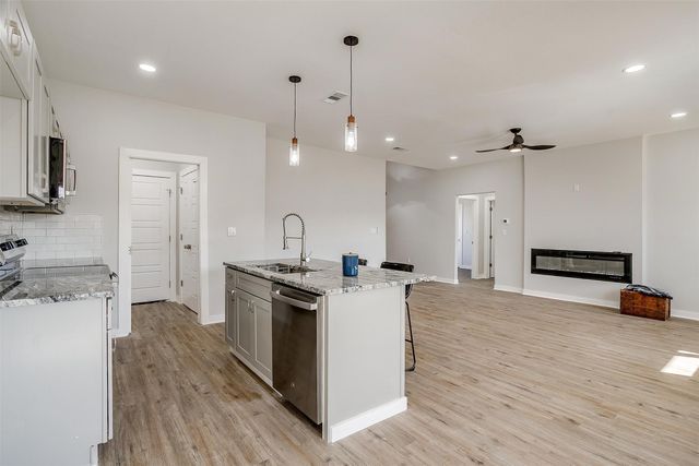 2604 Creekview Drive, Granbury, TX 76048