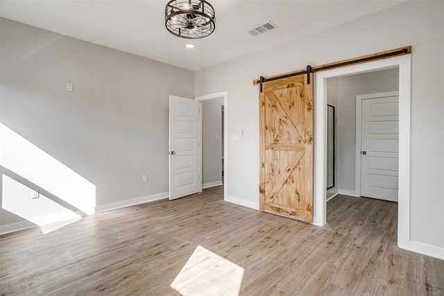 2604 Creekview Drive, Granbury, TX 76048