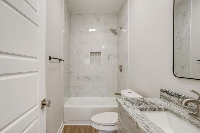 2604 Creekview Drive, Granbury, TX 76048