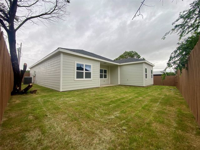 2604 Creekview Drive, Granbury, TX 76048